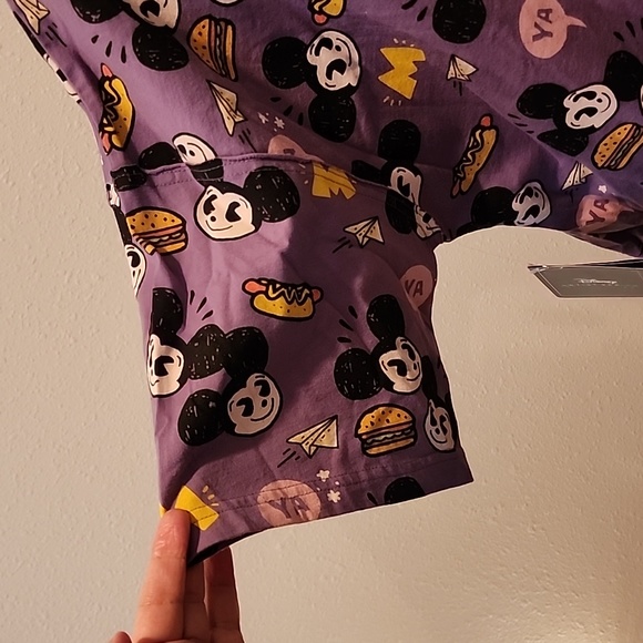 NWT Artist Series shirt. XXL - Picture 3 of 10